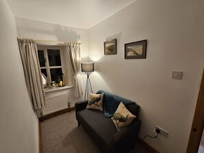 Smart TV, books, video library, stereo - Lovely Jubilee Cottage in delightful Settle (Settle)