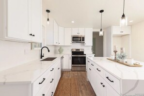 Fridge, microwave, oven, stovetop - Beautiful views, 3 bedrooms, AC, pet friendly with fully fenced yard. (Kerrville)