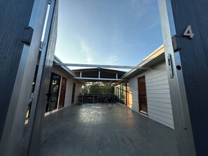 Villa, 2 hálószobával, dohányzó, erkély | A szálláshely bejárata