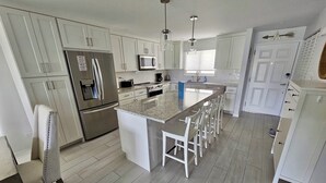 Coffee/tea maker, fridge, microwave, oven - Stunning 2 bedroom condo at Sunset Cove - Seven Mile beach (George Town)