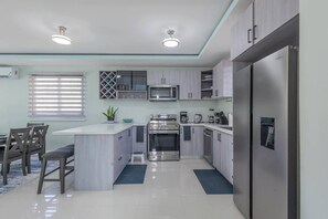 冰箱、微波炉、烤箱、炉灶