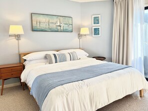 2 makuuhuonetta, työpöytä, silitysrauta/-lauta, ilmainen Wi-Fi