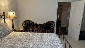 4 habitaciones, tabla de planchar con plancha, wifi y ropa de cama