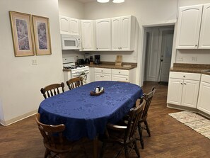 Fridge, microwave, oven, stovetop - Charming 4-bedroom family friendly house in Monongahela. Make yourself at home! (Monongahela)