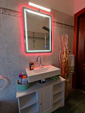 Hair dryer, bidet, towels, soap - Maison Pupetta-panorama on Aosta-CIR VDA No. 0413 (Aosta)