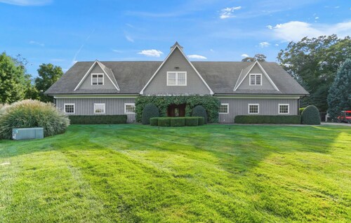 Charming 2-bedroom apartment above horse stables on Tuckers Ridge Farm in Easton