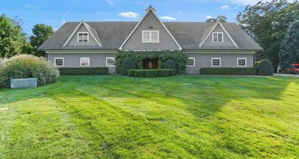 Charming 2-bedroom apartment above horse stables on Tuckers Ridge Farm in Easton