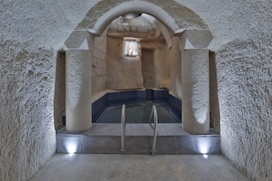 4 indoor pools, sun loungers