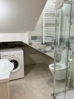 Quarto casal conforto | Banheiro | Roupões de banho