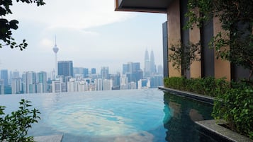 2 outdoor pools