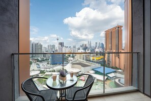Deluxe King Studio with balcony | City view - Harmony Luxury Suites At Lucentia BBCC (Kuala Lumpur)