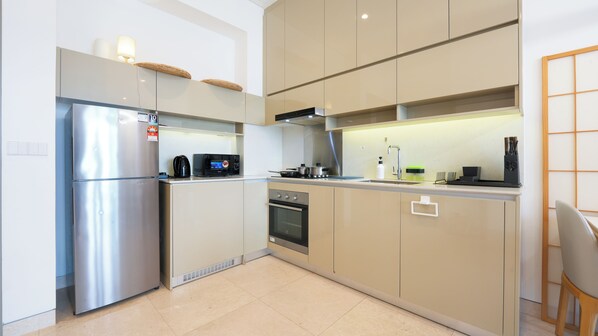 Superior one bedroom apartment with balcony | 私人廚房 | 電熱水壺、提供環保清潔產品、冰箱