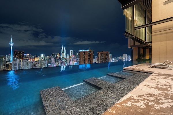 2 outdoor pools