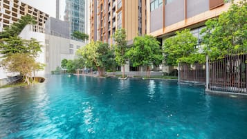 2 albercas al aire libre