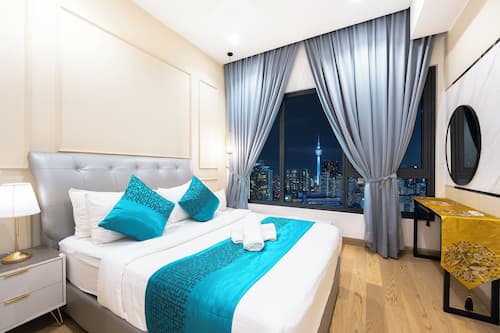 Premium Two-Bedroom Apartment with balcony | Escritorio, insonorización y wifi gratis