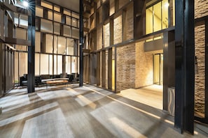 Área de estar no saguão