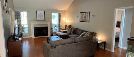 Smart TV, chimenea, videojuegos, reproductor de DVD