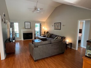 Smart TV, chimenea, videojuegos y reproductor de DVD 