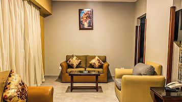 Apartment, Balcony, Beach View | Living area
