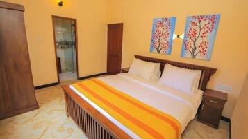 4 habitaciones, tabla de planchar con plancha, wifi y ropa de cama