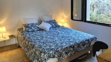 2 slaapkamers, een strijkplank/strijkijzer, gratis wifi, beddengoed