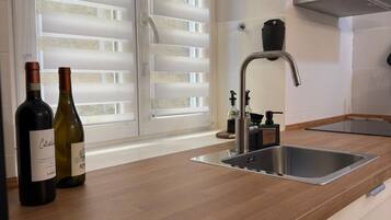 Frigorifero, forno, piano cottura, lavastoviglie