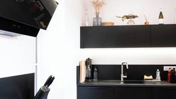 Micro-ondes, four, plaque de cuisson, lave-vaisselle