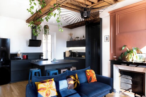 Newly renovated, quiet apartment. Free parking at the gateway to the city center