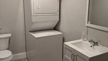 SĂšche-cheveux, serviettes fournies, savon, papier toilette