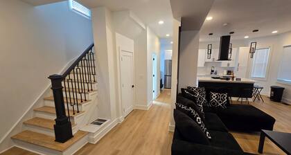 Charming 4-bedroom house with WiFi, AC in superb Chicago Chatham