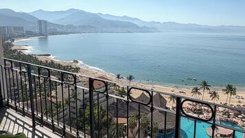 Premium-Apartment, Balkon, Meerblick | Terrasse/Patio