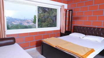 Comfort Triple Room, Balcony, River View | Desk
