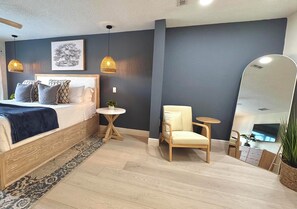 5 bedrooms, iron/ironing board, WiFi, bed sheets