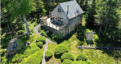 Charming 3-bedroom cottage in beautiful Roque Bluffs