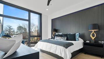 4 bedrooms, iron/ironing board, free WiFi, bed sheets