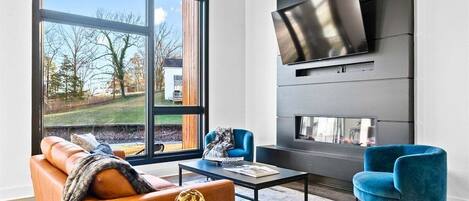 Smart TV, fireplace
