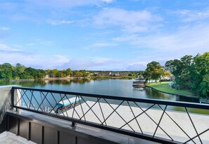 Property grounds - Modern Retreat with Rooftop and Lake Access (Hot Springs)