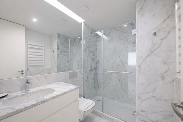 Unclassified image, 1 of 10, button