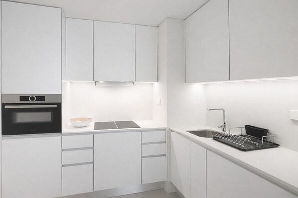 Kühlschrank, Ofen, Herdplatte, Geschirrspüler