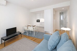 Unclassified image, 5 of 10, button