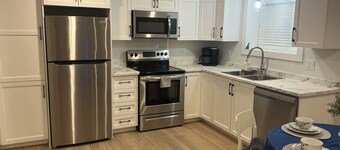 Modern 2-Bedroom Apartment in a Quiet Suburb;Close to Shops, Banks, and Airport!