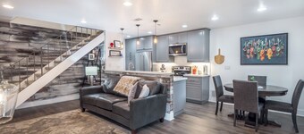 Luxury Capitola 2 BR charmer minutes from the beach