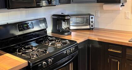 Secluded 3-bedroom cabin on the Chippewa River near Ladysmith, WI with WiFi, AC