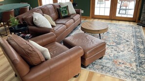 Smart TV, fireplace, DVD player, books