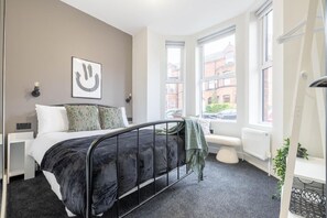 2 bedrooms, desk, iron/ironing board, travel crib