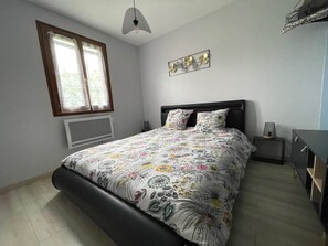 3 bedrooms, iron/ironing board, free WiFi, bed sheets - Villa les Sceps - 6 people - Pets allowed (Genouilly)