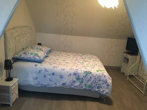 3 slaapkamers, een strijkplank/strijkijzer, gratis wifi, beddengoed