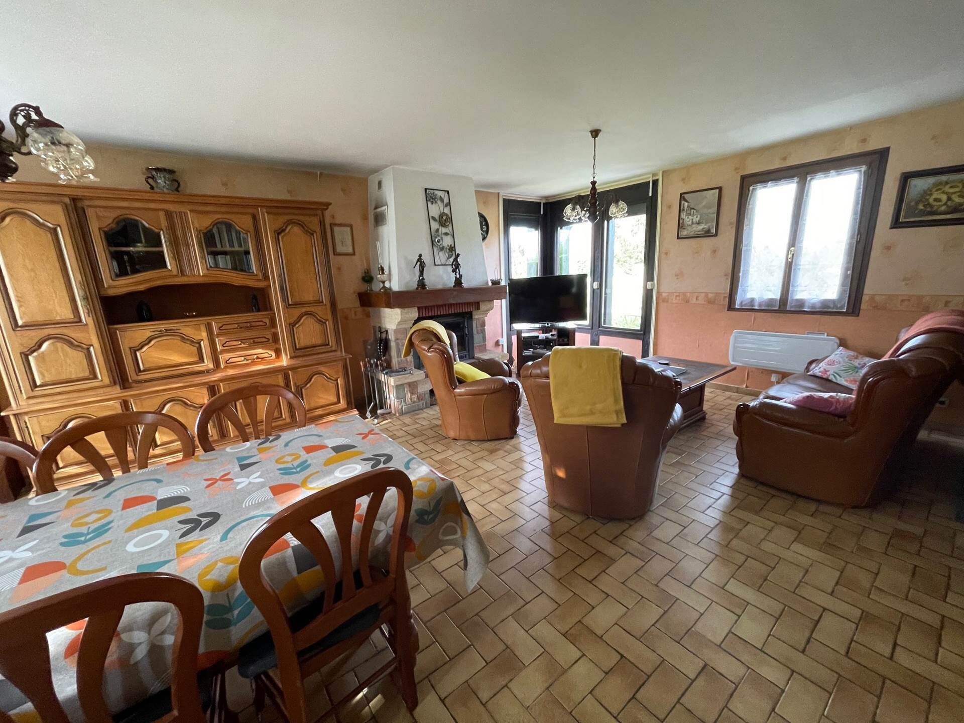 TV, fireplace, DVD player