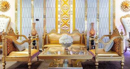 Pike Market Millionaire's Oasis: 3-Bedroom Seattle Sky Palace
