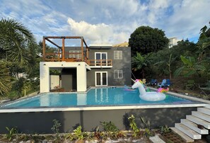 حمّام سباحة خارجي